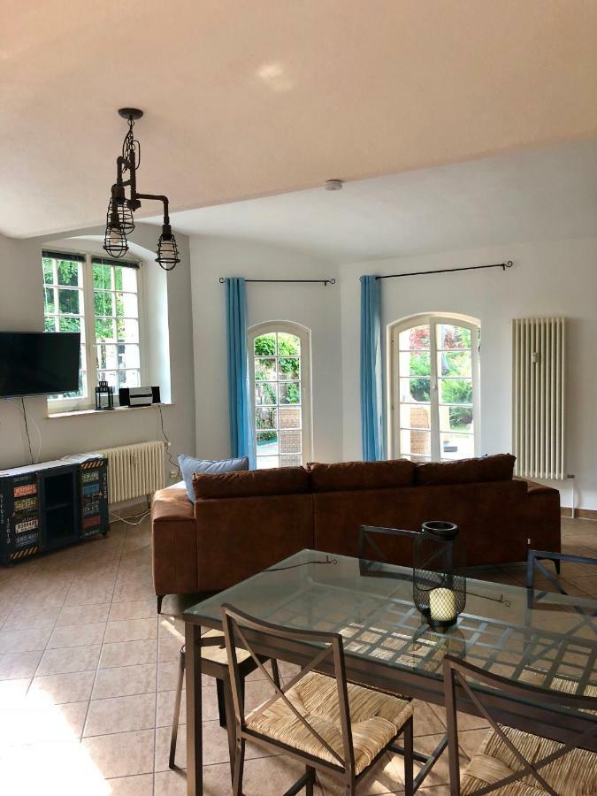 Ferienwohnung Am Wasser Villa Graf Von Pfeil Dresden Exteriör bild